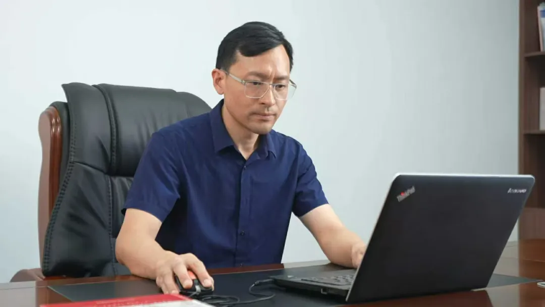 林報連：醫(yī)者仁心鑄就大愛豐碑