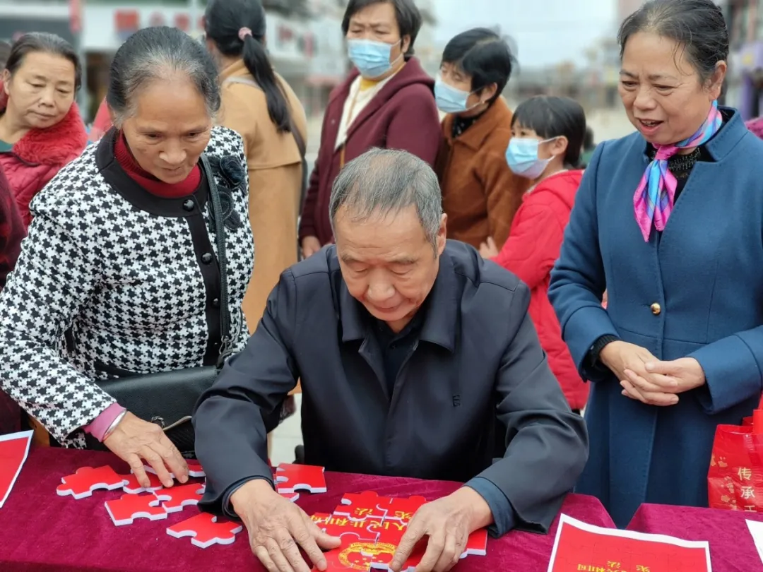 6：2023年12月5日，連城縣在街心公園開展憲法宣傳周主場宣傳活動 (2).jpg